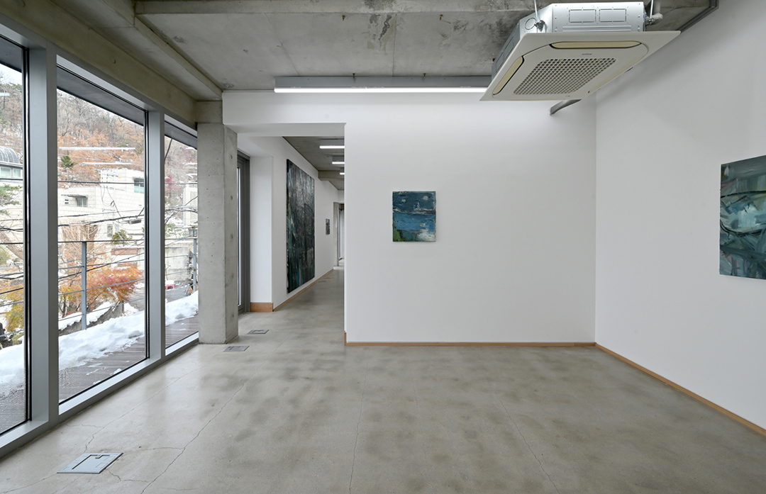 한성우 ≪지평선을 맴돌며≫ 2층 전시전경(5)- A-Lounge Contemporary