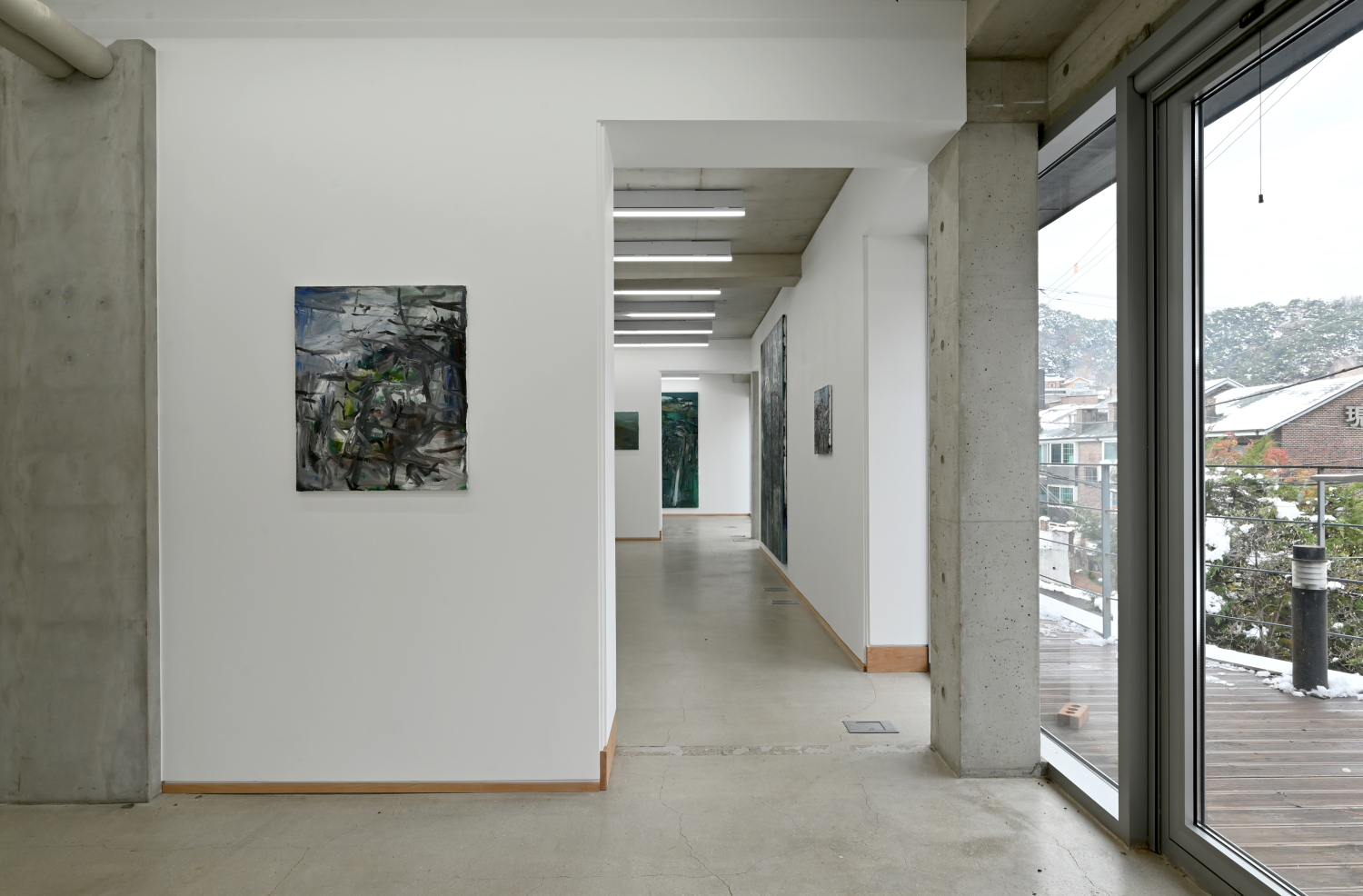 한성우 ≪지평선을 맴돌며≫ 2층 전시전경(6)- A-Lounge Contemporary