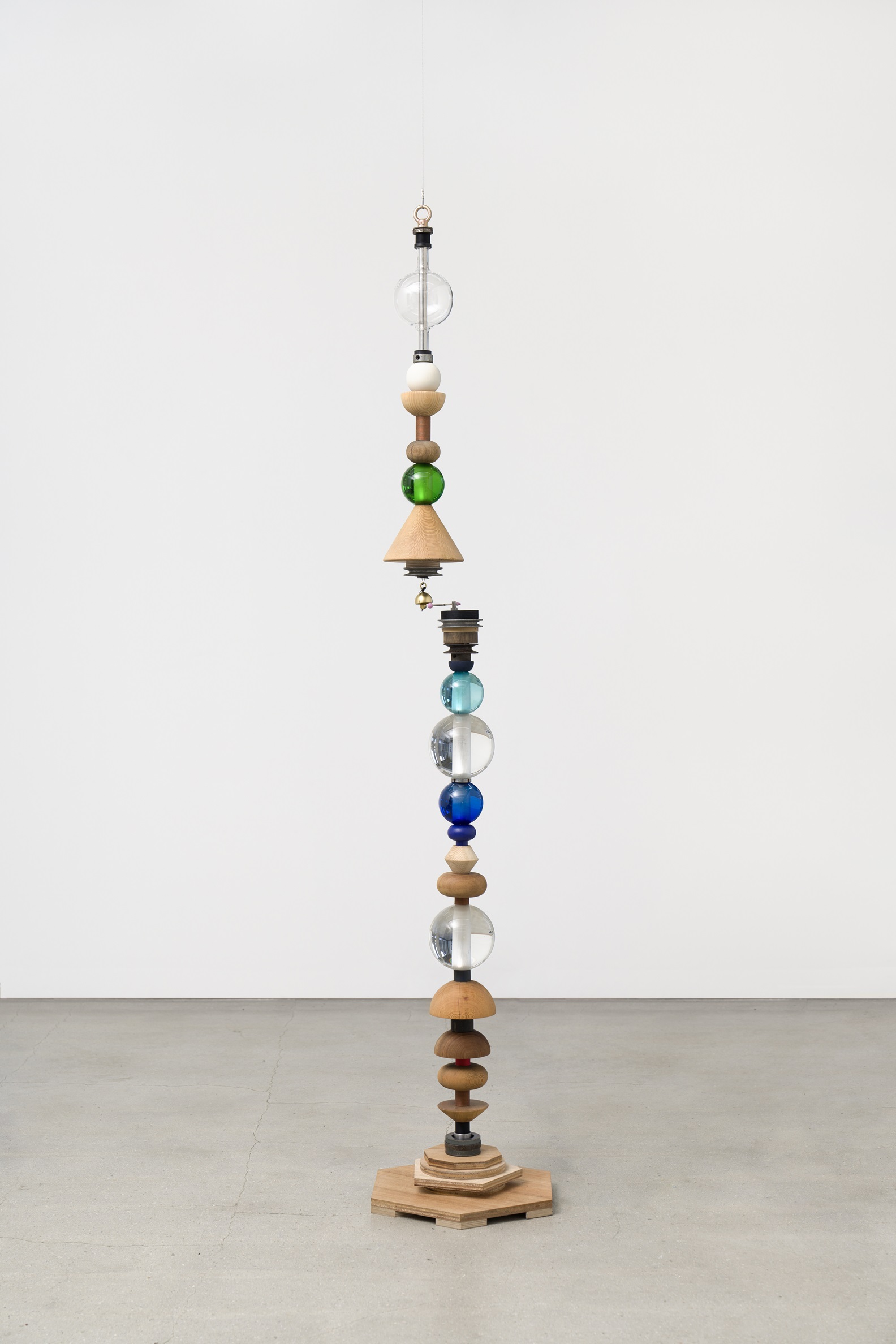 [저화질] 오유경, 맺고 있는 연결 상태 Being Connected, 2025, Crystal ball, metal, wood, glas,, motor, mixed media, 50x60x220cm - A-Lounge Contemporary