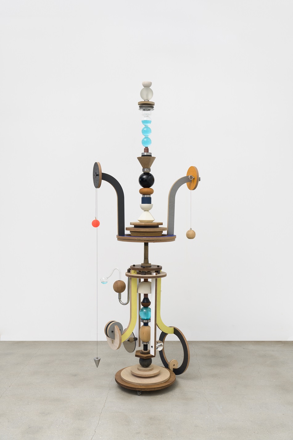 [저화질] 오유경, 맺고 있는 연결 상태 Being Connected, 2025, Crystal, wood, metal, mixed object, 80x60x190cm - A-Lounge Contemporary