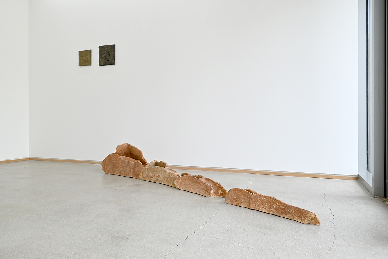 강동주, 문이삭, 한성우 ≪흔적의 깊이≫ 2층 전시전경 - A-Lounge Contemporary (1)