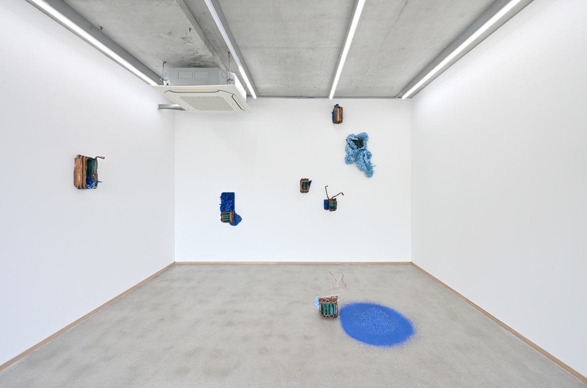 [저화질] 김지아나 ≪부서진 채로 존재하는 법≫ 2층 전시전경 - A-Lounge Contemporary (6)