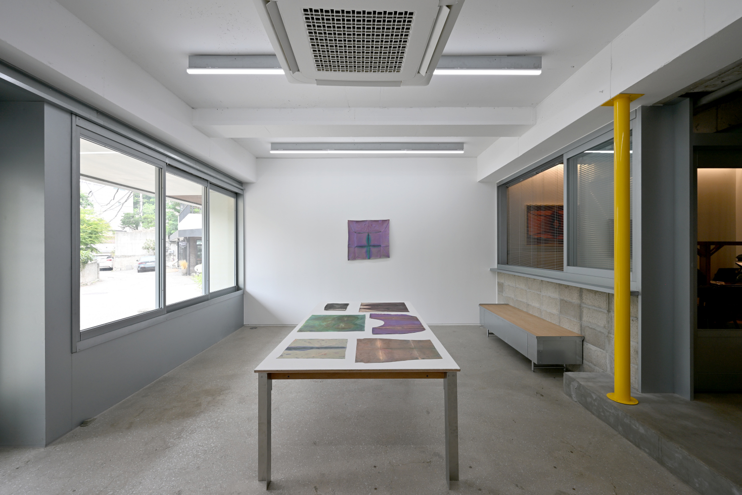 박다솜 ≪매달린 그림≫ 1층 전시전경 - A-Lounge Contemporary (2)